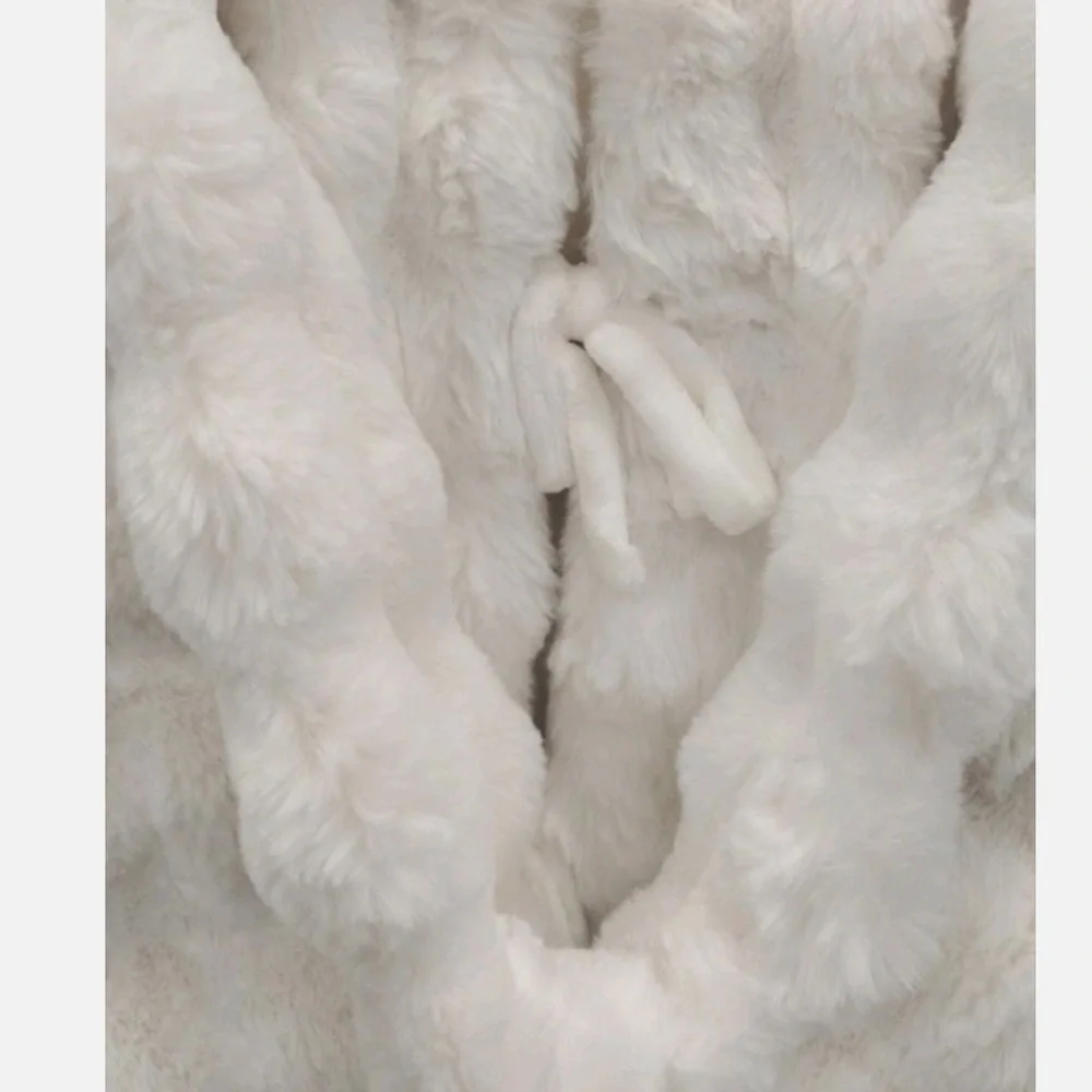 Tahari Home Decor Ivory Faux Fur Plush Holiday Tree Skirt